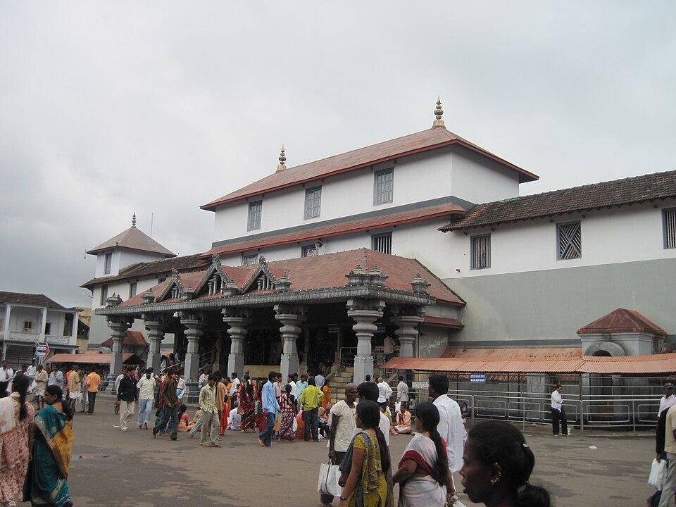 Outstation cab from Hyderabad to Dharmasthala