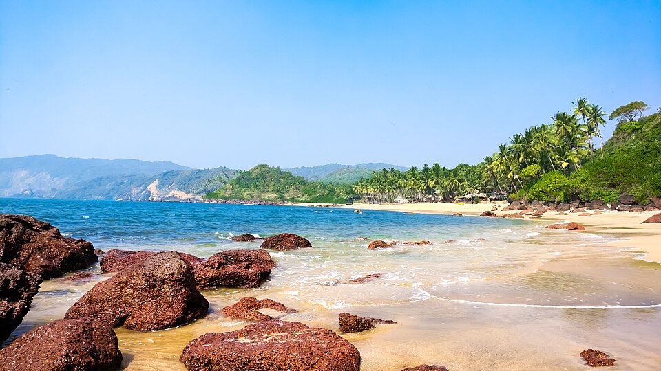 Outstation cab from Hyderabad to Goa