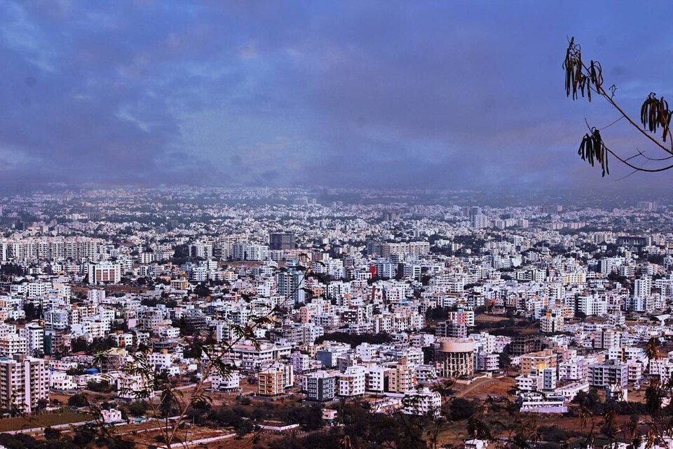 Outstation cab from Hyderabad to Nashik