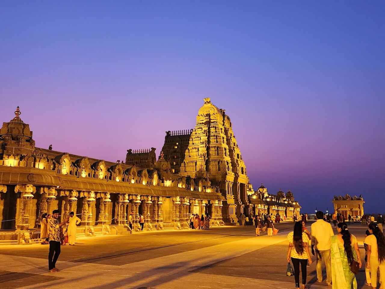 Hyderabad to Yadagirigutta, Swarnagiri, and Surendrapuri Cab Package